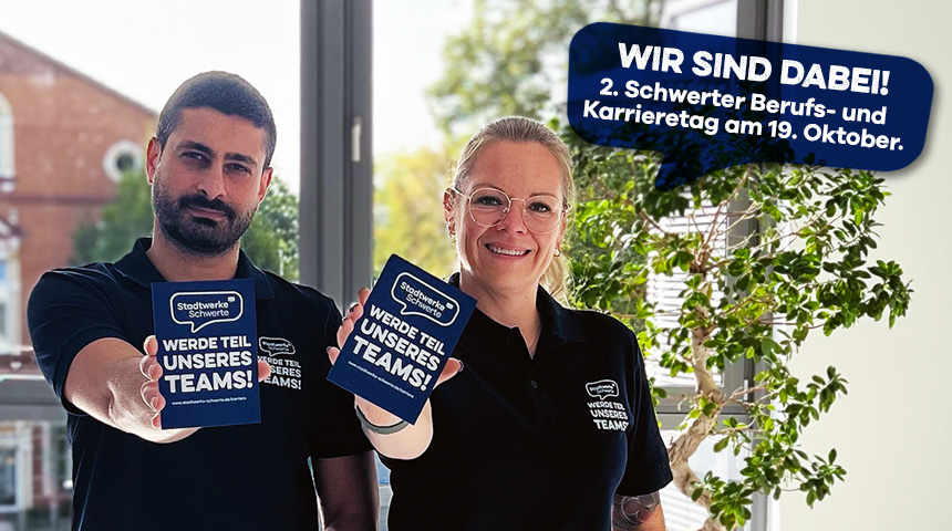 Annika Witt und Ergün Yildirim betreuen bei den Stadtwerken Schwerte die Auszubildenden. Sie werben auf dem Foto für den Besuch des Berufs- und Karrieretags.