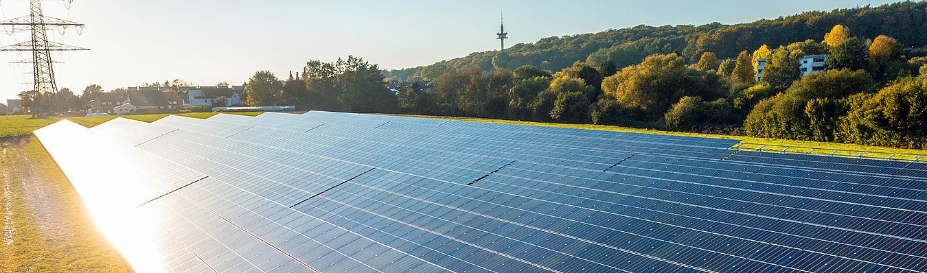 Nachhaltigkeit für Schwerte Ein Bild des Solarparks der Stadtwerke Schwerte als Symbolbild für mehr Nachhaltigkeit für Schwerte.