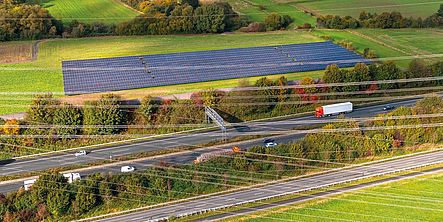 Eine Drohnenaufnahme vom Solarpark der Stadtwerke Schwerte.