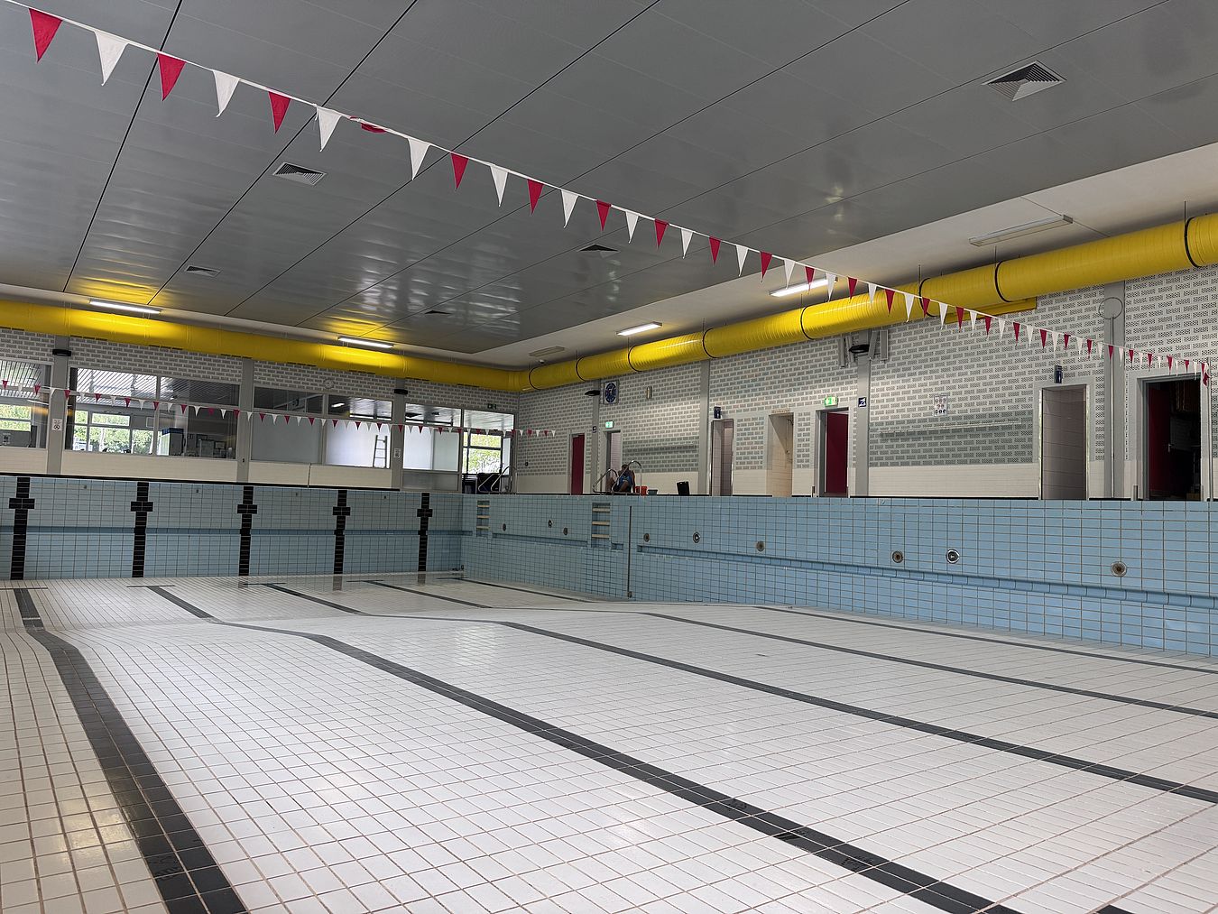 Das leere Schwimmerbecken im Stadtbad Schwerte.