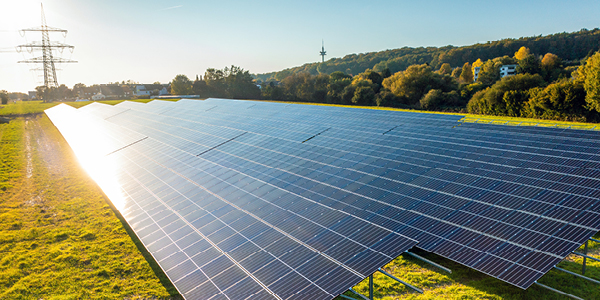 Ein Bild vom Solarpark der Stadtwerke Schwerte als Symbolbild für mehr Nachhaltigkeit.